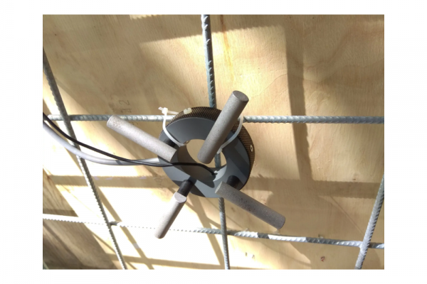 Thiết bị giám sát ăn mòn cốt thép trong bê tông